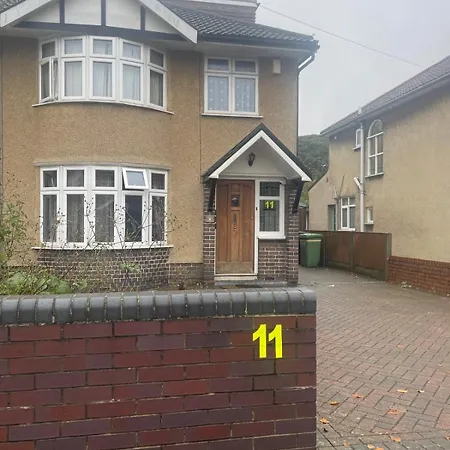 Charming Near Southmead Homestay