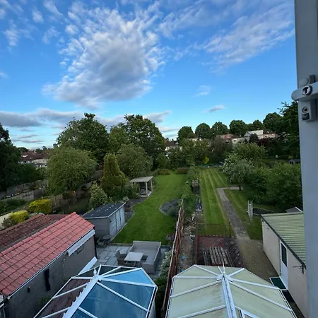 Charming Near Southmead Δωμάτια σε οικογενειακή κατοικία